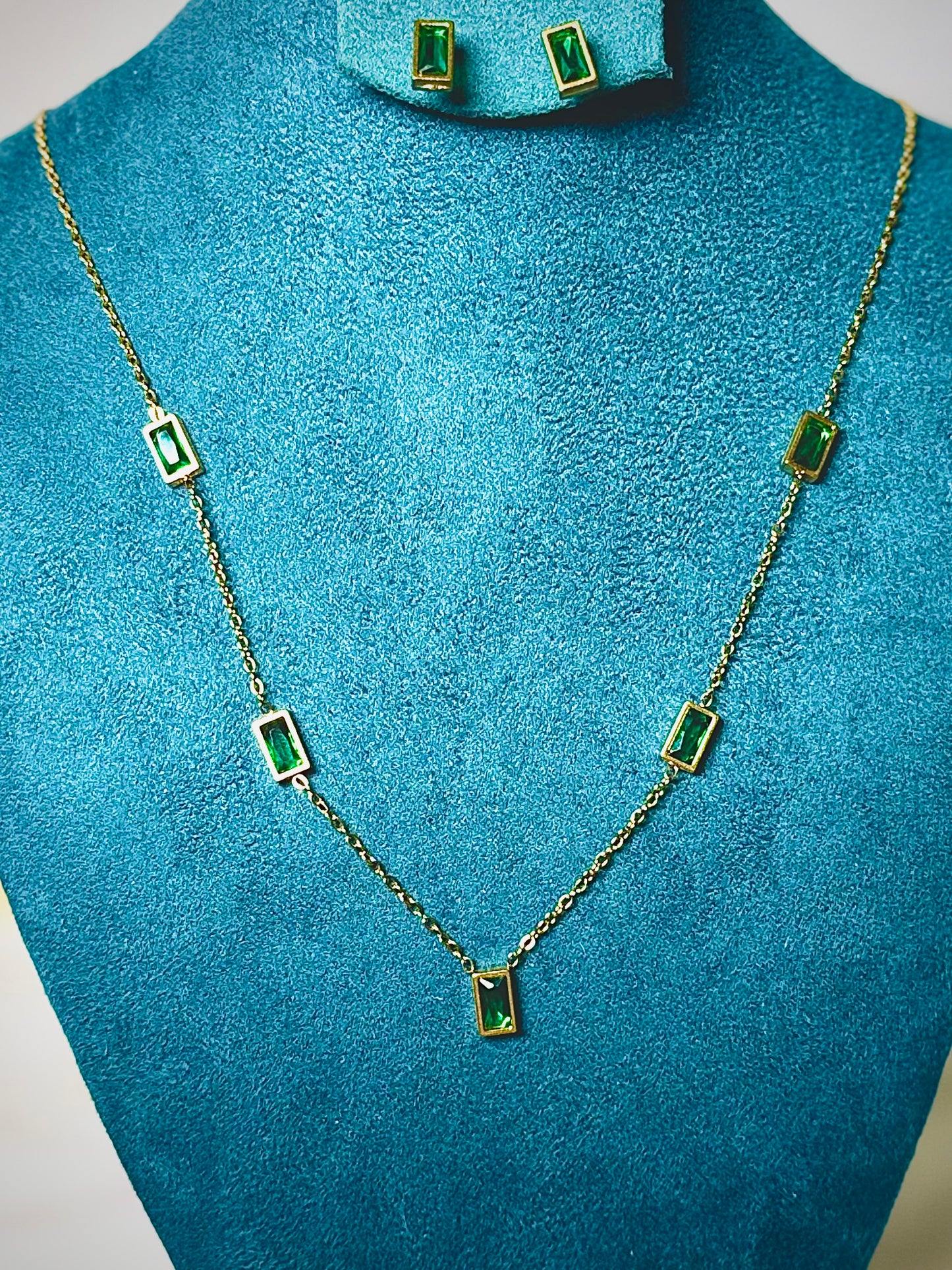 Rectangular Emerald Necklace Set