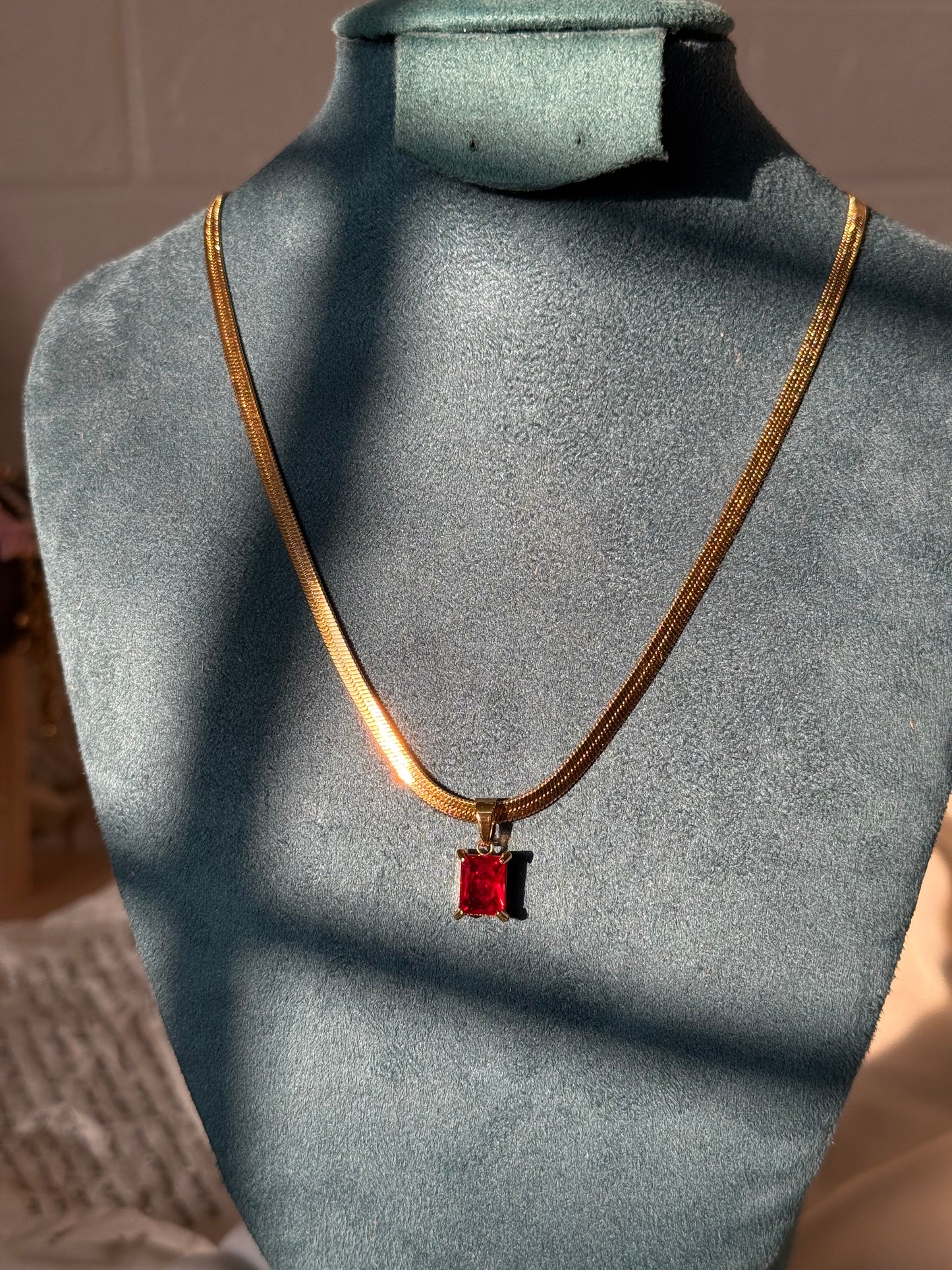 Snake chain with pendant