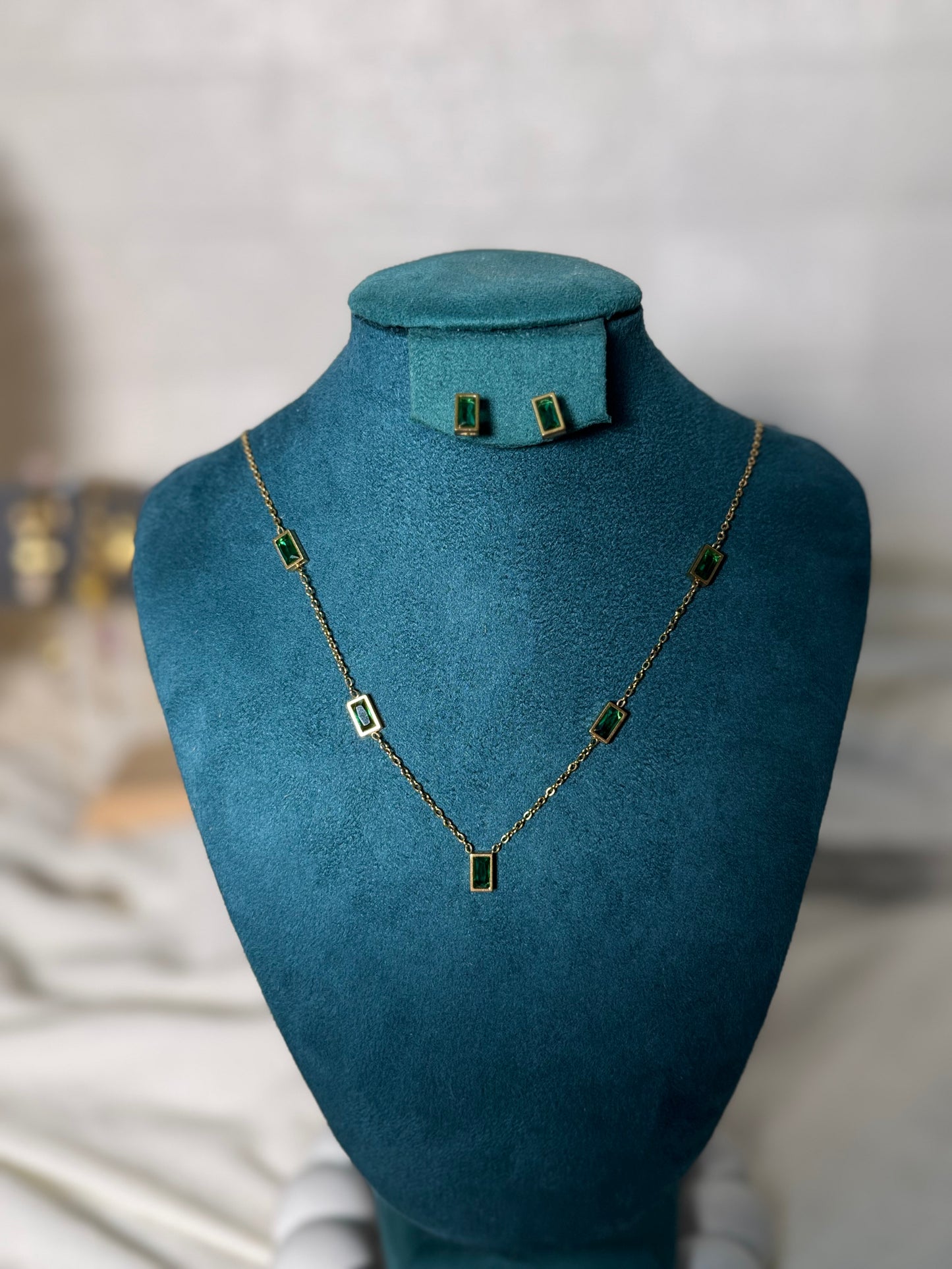 Rectangular Emerald Necklace Set