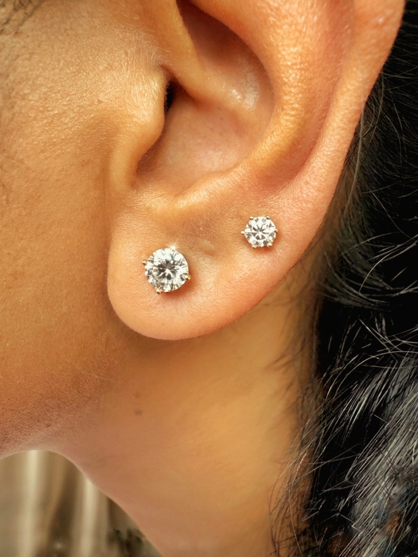 Solitaire Stud Earrings - Unisex