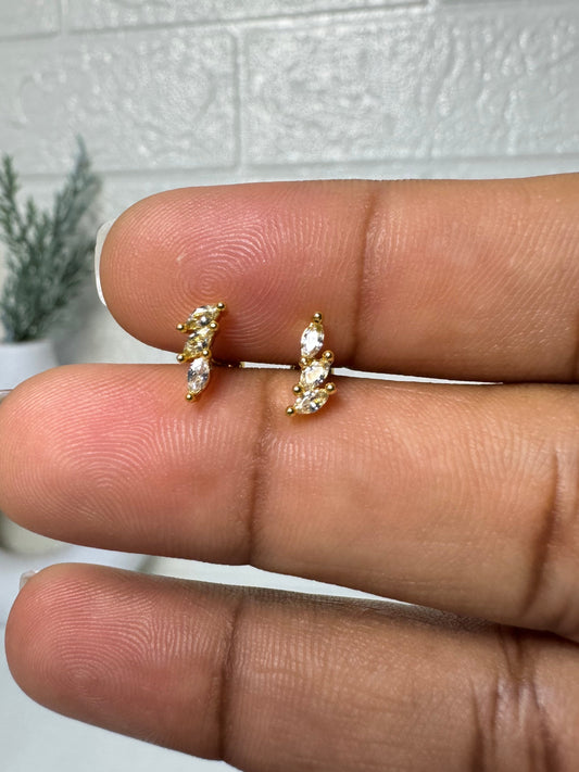 Wave Three Stone_ Ball Back Stud 01